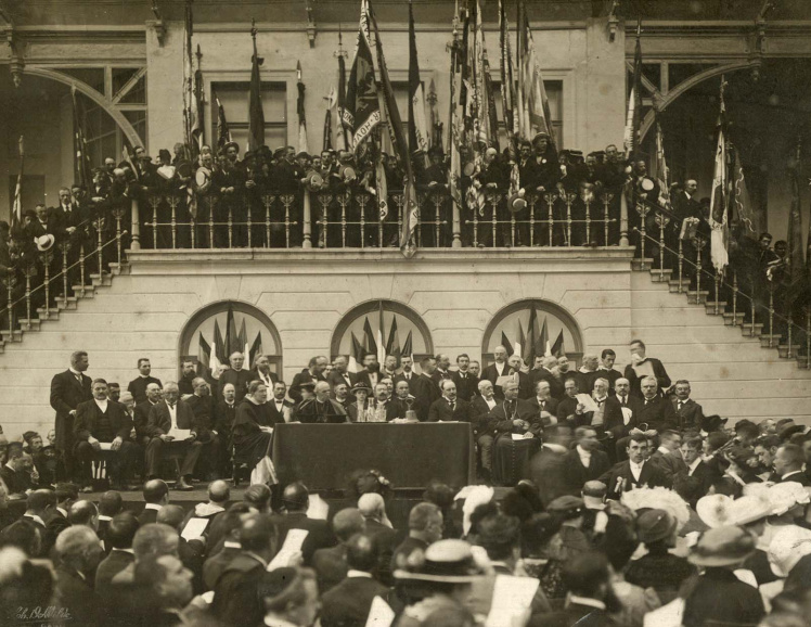 Syndicaal Congres van het ACV in Gent, met onder meer Georges Rutten, Désiré Mercier, Hendrik Heyman, Arthur Verhaegen en Frans van Cauwelaert, 12 juli 1914. (KADOC, kfc000087)