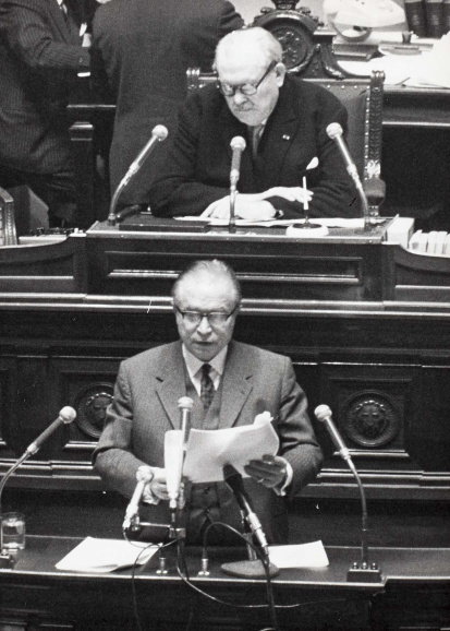 Premier Gaston Eyskens verklaart in de Kamer dat de Belgische staat ‘door de gebeurtenissen is achterhaald’, 1970. (ADVN, VFA10864/13)