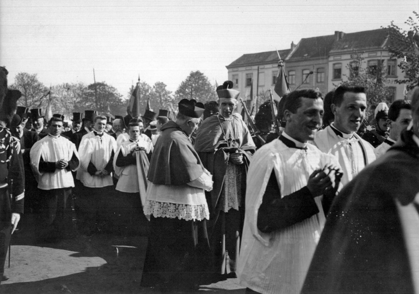 Plechtige intrede van Désiré Mercier in Mechelen na zijn aanstelling als aartsbisschop, 16 april 1906. (KADOC, KFC256)