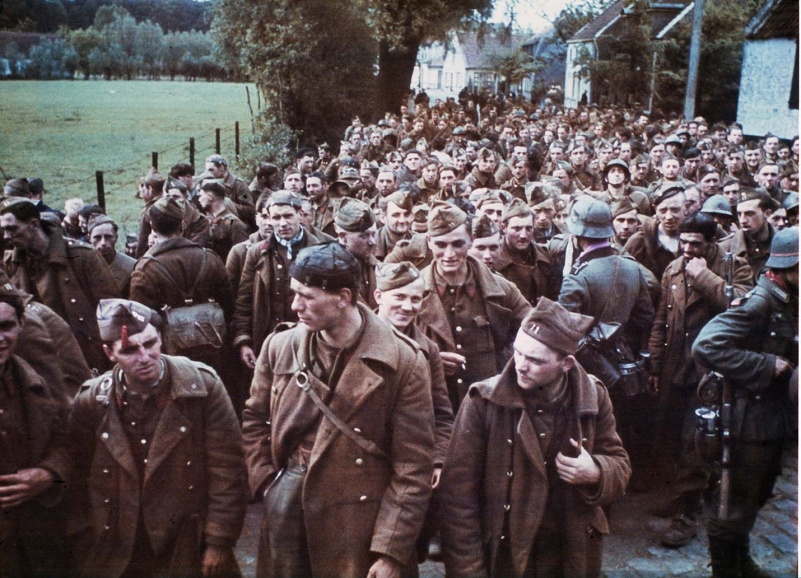 Op bevel van Adolf Hitler werden de meeste Vlaamse krijgsgevangen vervroegd vrijgelaten. De Waalse en Franstalige soldaten kregen geen voorkeursbehandelingen en verbleven vaak tot aan het einde van de oorlog in Duitse gevangenkampen. (CegeSoma/Rijksarchief)