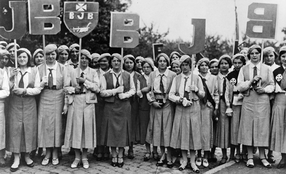 Meisjes van de Boerinnenjeugdbond in Kampenhout, 1932. (KADOC)