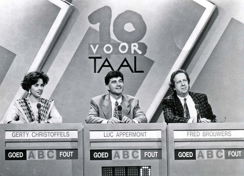 <p>Gerty Christoffels, Luc Appermont en Fred Brouwers in het programma <em>Tien voor taal</em>, ca. 1999. (Archief VRT)</p>