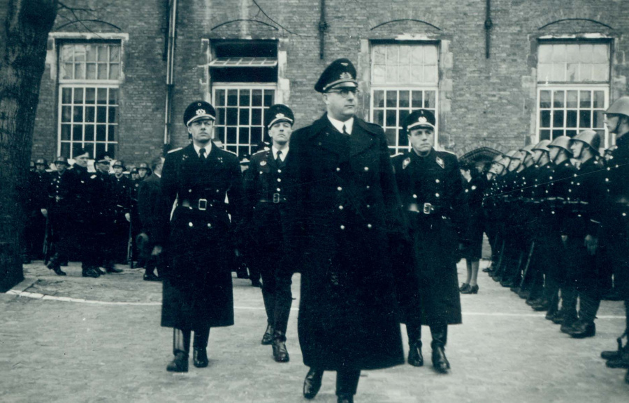 VNV-leider Hendrik Elias bezoekt de Vlaamsche Wacht in Brugge, 1943. (ADVN, VFA4380)