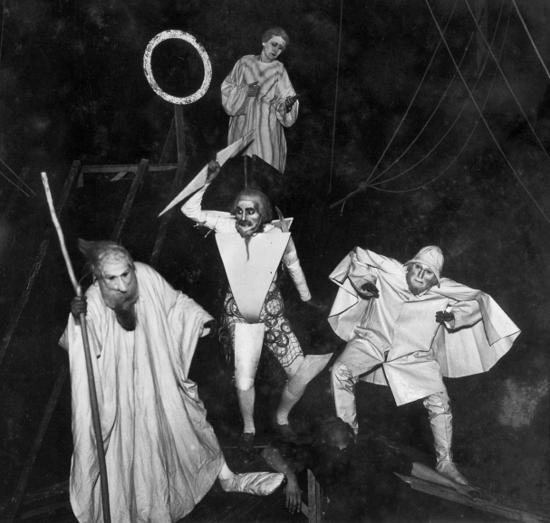 <p>Scène uit de theatervoorstelling <em>Tijl</em> door het Vlaamsche Volkstoneel, 1925. (KADOC, kfa001143)</p>