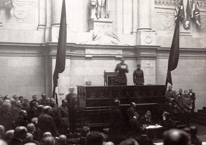 In zijn troonrede op 22 november 1918 kwam koning Albert I de Vlaamse beweging tegemoet door onder meer de vernederlandsing van de Gentse Universiteit in het vooruitzicht te stellen. (Archief Koninklijk Paleis)