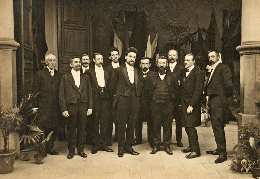 Het bestuur van het Vlaamsch Handelsverbond, kort na de stichting in 1908. In het midden de voorzitter Leo Meert, op de hoek rechts Lieven Gevaert. (Collectie Stad Antwerpen, Letterenhuis, tglhph16996)