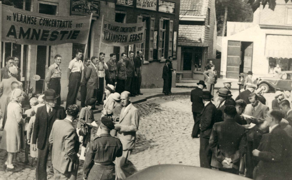 Propagandatocht van de Vlaamse Concentratie (VC) in Sint-Pietersleeuw, ca. 1949. De VC was in eerste instantie een anti-repressiebeweging. (ADVN, VFA810)