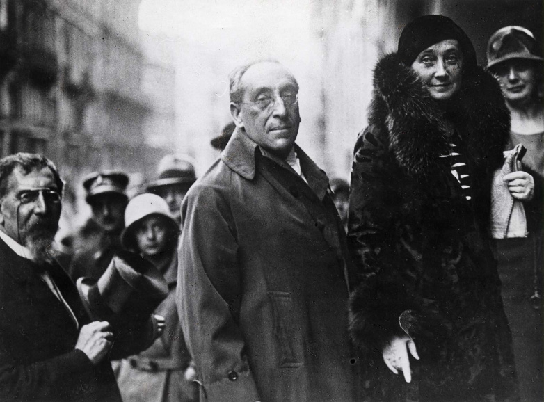 Rector August Vermeylen en zijn echtgenote Gaby Brouhon bij de opening van de vernederlandste Gentse universiteit, 21 oktober 1930. (Collectie Stad Antwerpen, Letterenhuis, tglhph5579)