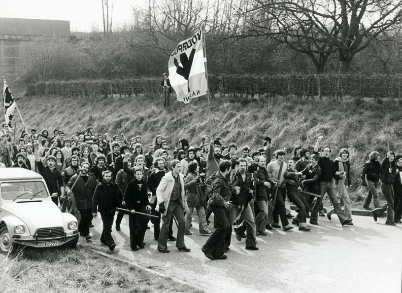 Militanten van Voorpost en het Taal Aktie Komitee (TAK) tijdens een manifestatie in de faciliteitengemeente Voeren, ca. 1979. Foto Studio Dann. (ADVN)