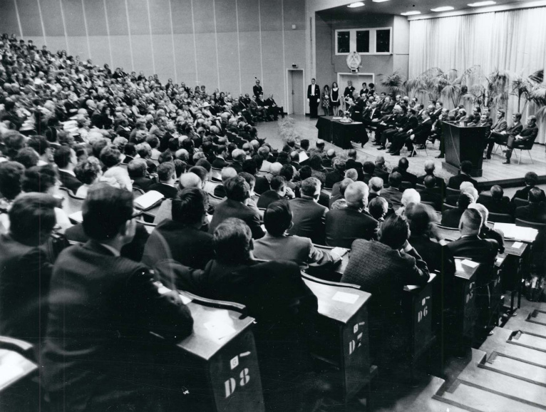Eerste openingszitting van de Vrije Universiteit Brussel (VUB), 7 oktober 1969. (Centrum voor Academische en Vrijzinnige Archieven)