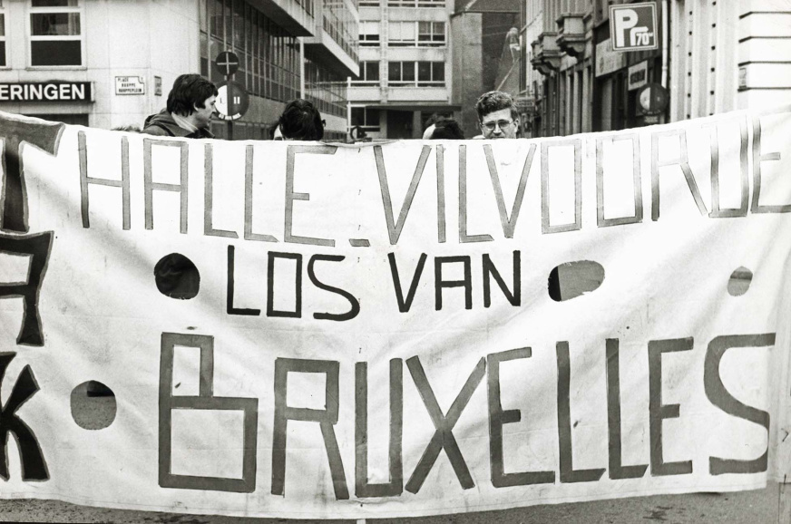 Actievoerders van het Taal Aktie Komitee (TAK) manifesteren voor de splitsing van de kieskring Brussel-Halle-Vilvoorde, ca. 1975. (ADVN, VFB15)