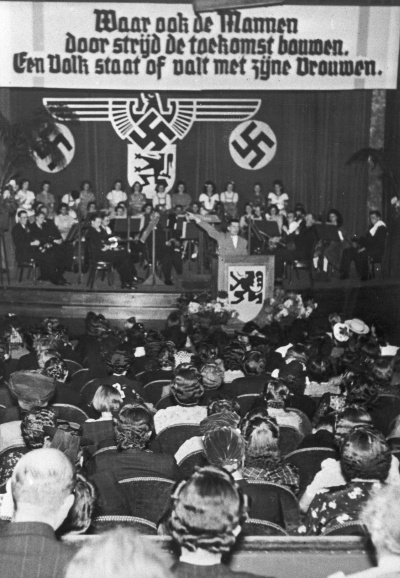 Bijeenkomst van Vrouwenwerken van de DeVlag, 18 juli 1943. (ADVN, VFA1826)
